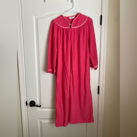 VINTAGE Ashley Ames Pink Robe size Medium - Picture 6 of 16
